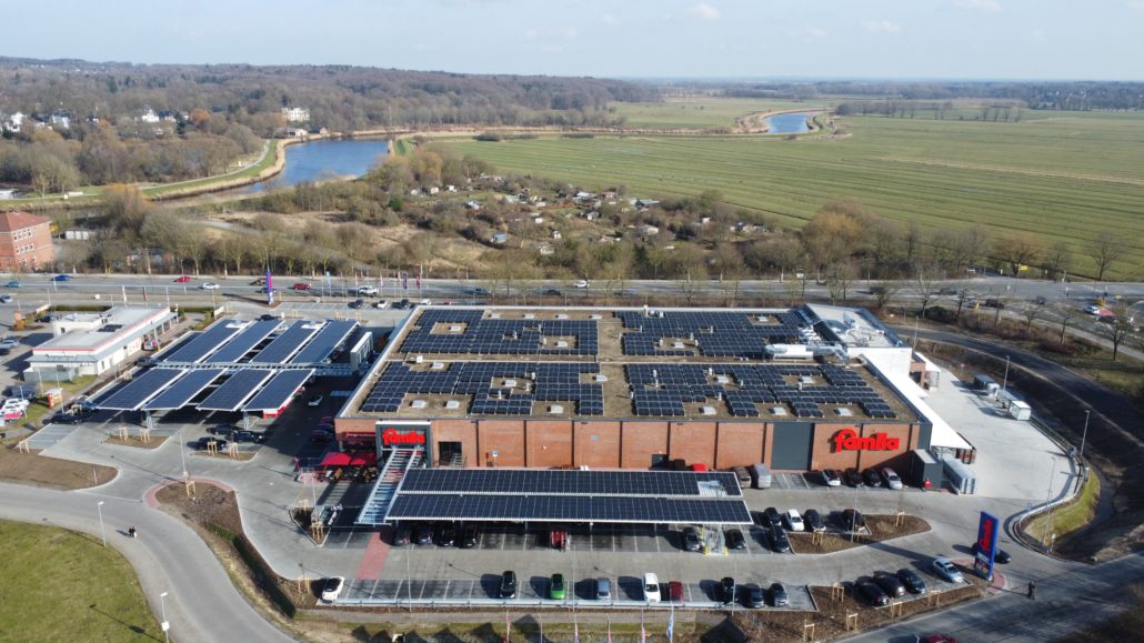 Famila-Markt mit Photovoltaikanlage und Gewerbespeicher